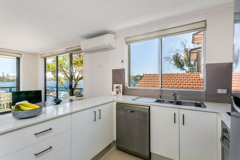 STG38 - Stunning Waterfront Apartment - Drummoyne - Accommodation Main Beach 2