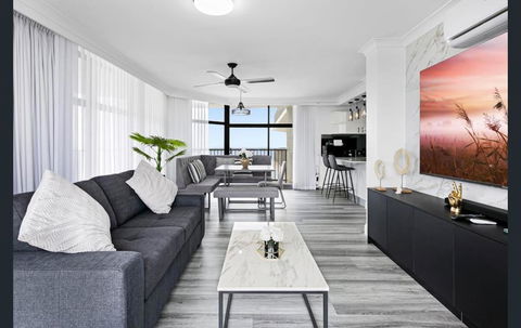Stylish! Renovated Beachfront! 2BR2B Amazing Views - Accommodation Main Beach 2