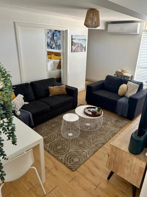 Sunshine Five - Accommodation Main Beach 3