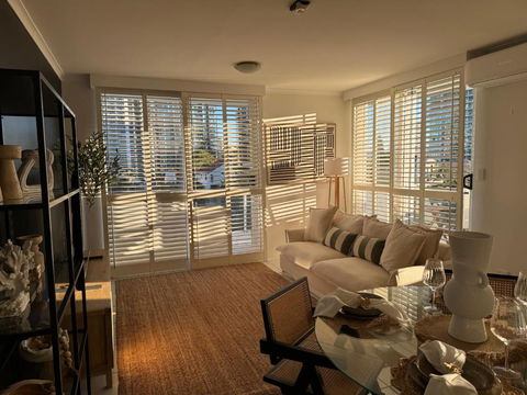 Surfers Paradise - Beachfront Apartment - Accommodation Main Beach 3