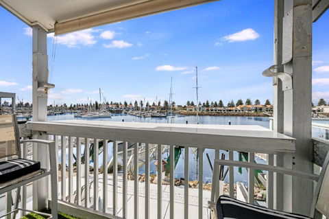 Swainson On Gulf Point - Accommodation Main Beach 1