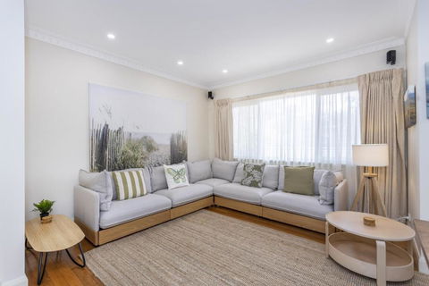 Swanbourne Family Home - Executive Escapes - Accommodation Main Beach 1