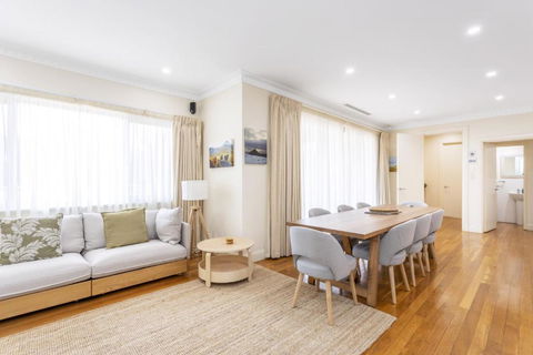 Swanbourne Family Home - Executive Escapes - Accommodation Main Beach 2