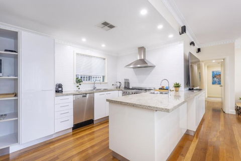 Swanbourne Family Home - Executive Escapes - Accommodation Main Beach 3