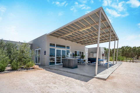 Tasman Holiday Parks - Denham Seaside - Accommodation Main Beach 1
