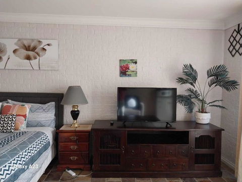 Sweet Home By The Golf Course - Accommodation Main Beach 2
