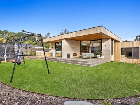 Terra House - Accommodation Main Beach 2