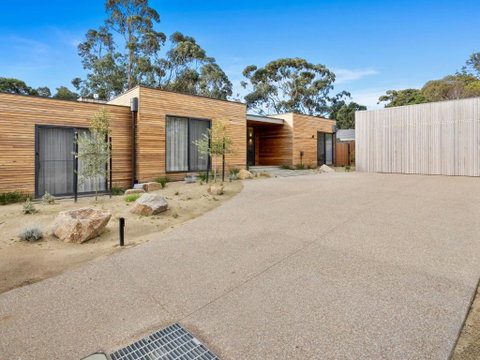 Terra House - Accommodation Main Beach 3