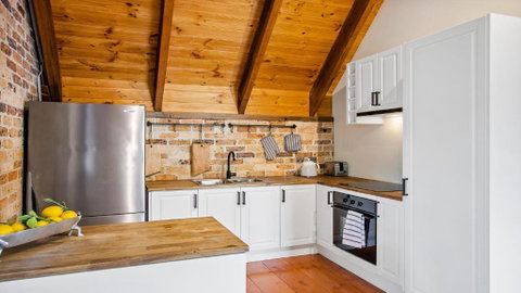 The Coach House At Berrilee - Accommodation Main Beach 1