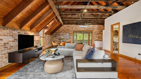 The Coach House At Berrilee - Accommodation Main Beach 2