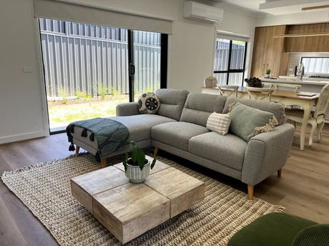 The Cosy Cottage - Accommodation Main Beach 3