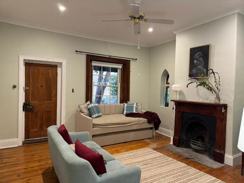 The Garden Cottage - Accommodation Main Beach 3