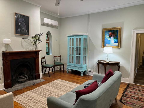 The Garden Cottage - Accommodation Main Beach 1