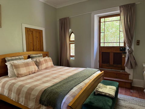 The Garden Cottage - Accommodation Main Beach 2
