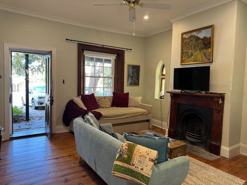 The Garden Cottage - Accommodation Main Beach 0