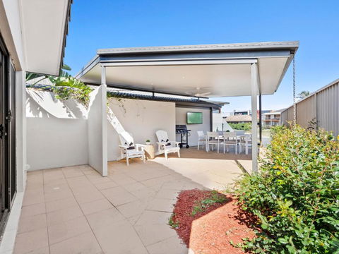 The Goldie - Accommodation Main Beach 1