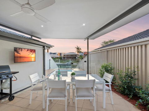 The Goldie - Accommodation Main Beach 2