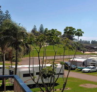 Beachside Getaway - 150m to beach - Accommodation Main Beach