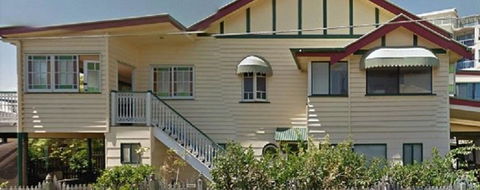Beachside Queenslander - Accommodation Main Beach 2