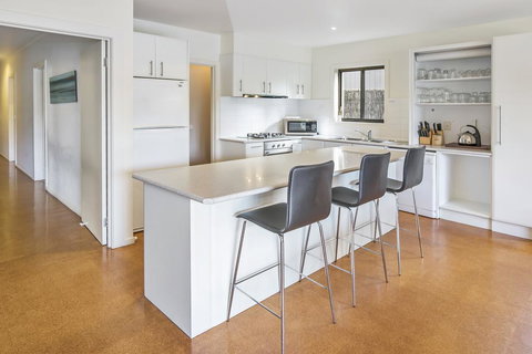 Beachside Vista - Accommodation Main Beach 3