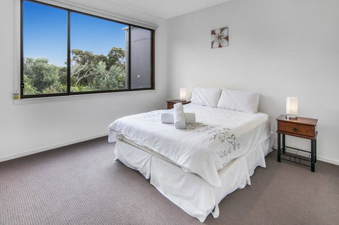 Beachside Vista - Accommodation Main Beach 2