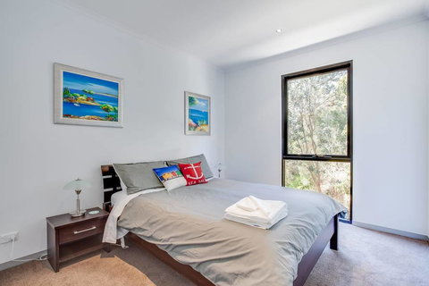 Beautiful Beachfront Apartment At Capel Sound - Accommodation Main Beach 3