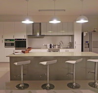 Beautifully Appointed Large Family Home - Accommodation Main Beach