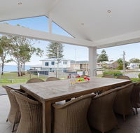 Beauty and the Beach' 88 Foreshore Drive - large home with WIFI  water views - Accommodation Main Beach
