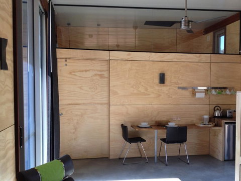 Bed + Bauhaus - Accommodation Main Beach 0
