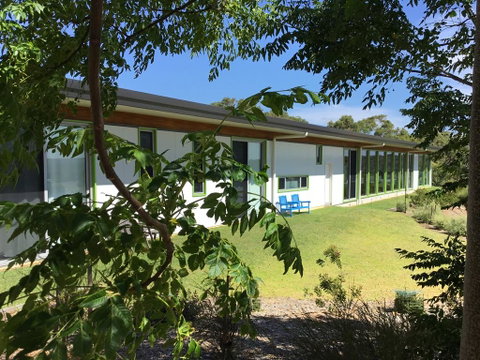 Bed + Bauhaus - Accommodation Main Beach 2