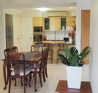 Bed and Breakfast with airport transfers and rental car - Accommodation Main Beach