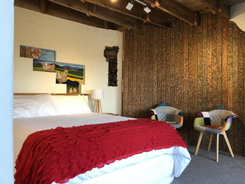 Bed In A Shed Too - Accommodation Main Beach 0