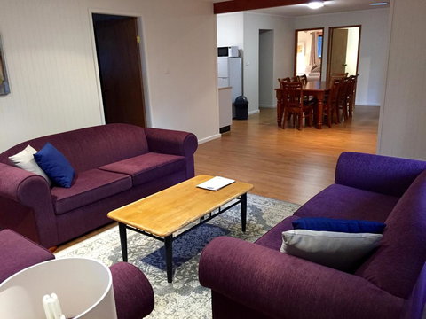 Belford Cottages - Accommodation Main Beach 2