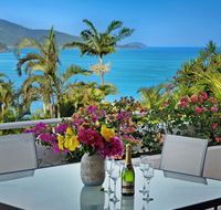 Bella Azure Two Bedroom Two Bathroom Spacious Ocean-view Apartment With Golf Buggy - Accommodation Main Beach