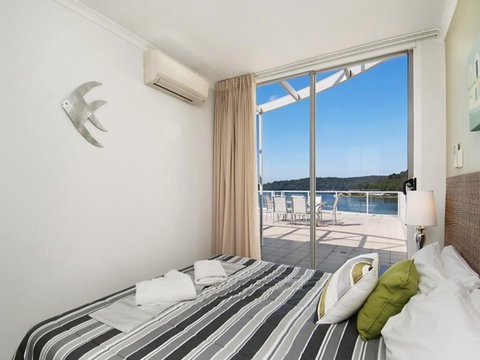 Bella Mare - 2 Bedroom Ocean View Terrace Apt - Accommodation Main Beach 3