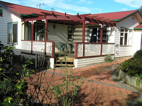 Belle Cottage - Accommodation Main Beach 0