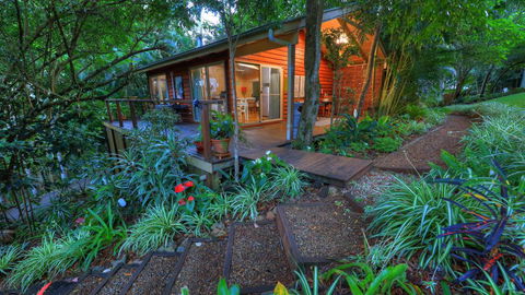 Belle's At Montville - Accommodation Main Beach 0