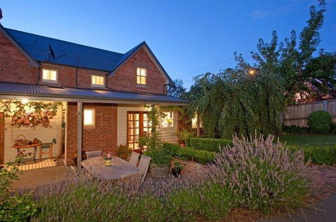 Bellerive House - Accommodation Main Beach 0