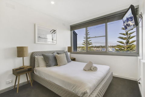 Bellevue On The Lakes - Accommodation Main Beach 3
