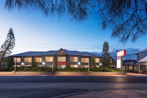 Bellevue On The Lakes - Accommodation Main Beach 0