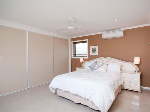 Bellima Beach House', 9 Jackson Close - Huge Duplex With Air Con And Fabulous Views - Accommodation Main Beach 1