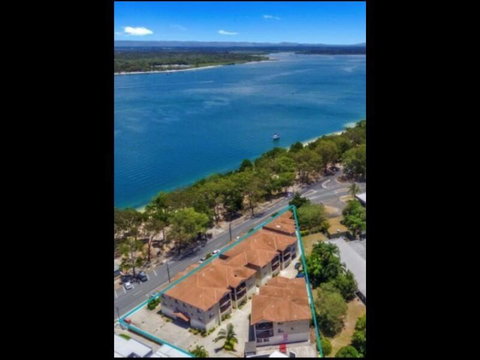 Bellissimo - Accommodation Main Beach 1