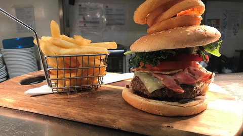 Bellum Hotel - Accommodation Main Beach 1