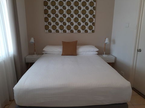 Belmont Palms Motel - Accommodation Main Beach 1