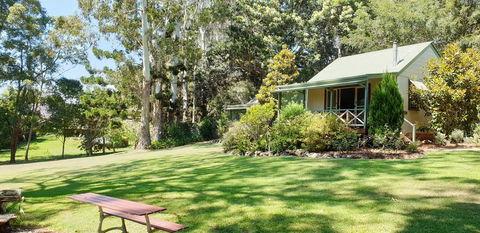 Bendles Cottages - Accommodation Main Beach 0