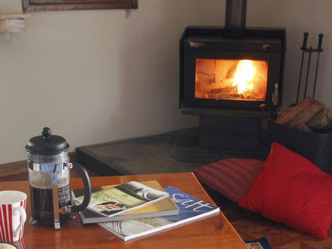 Bendles Cottages - Accommodation Main Beach 3