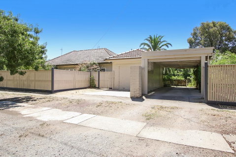 Benson House & Benson Lodge - Accommodation Main Beach 2