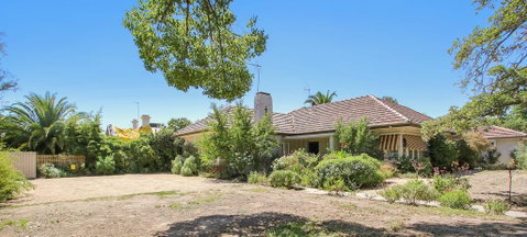 Benson House & Benson Lodge - Accommodation Main Beach 1