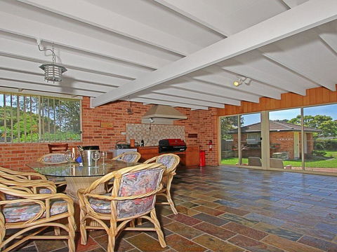 Benvenue - Resort Style With Pool - Accommodation Main Beach 0