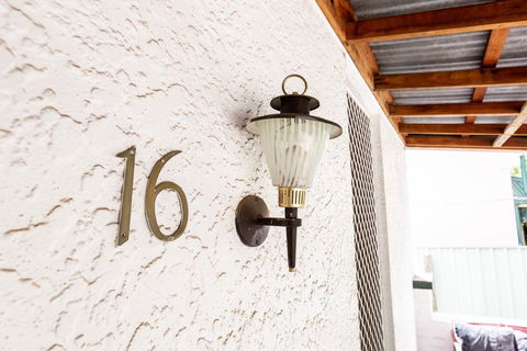 Best Central House - SLEEPS 11 !! - Accommodation Main Beach 1